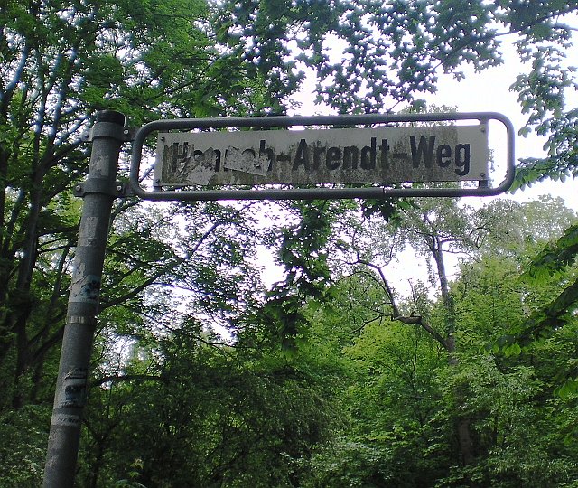 Straßenschild: Hannah-Arendt-Weg in Hannover